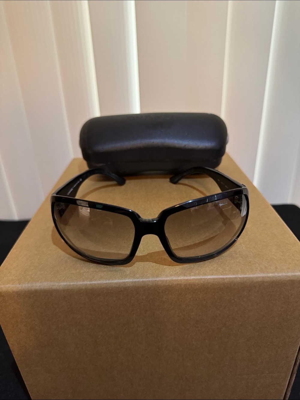 CHANEL Y2K Black Frame Sunglasses with Brown Gradient Lenses